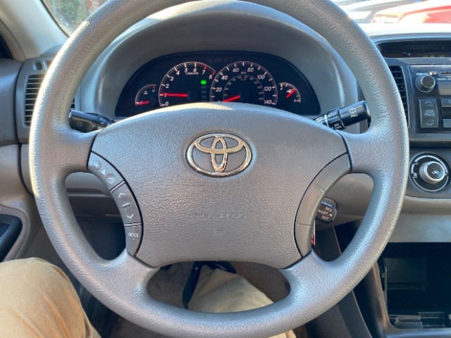 Toyota Camry Vehicle Full-screen Gallery Image 13