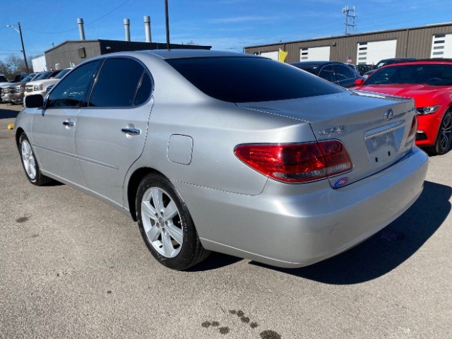 Lexus ES 330 Vehicle Full-screen Gallery Image 04