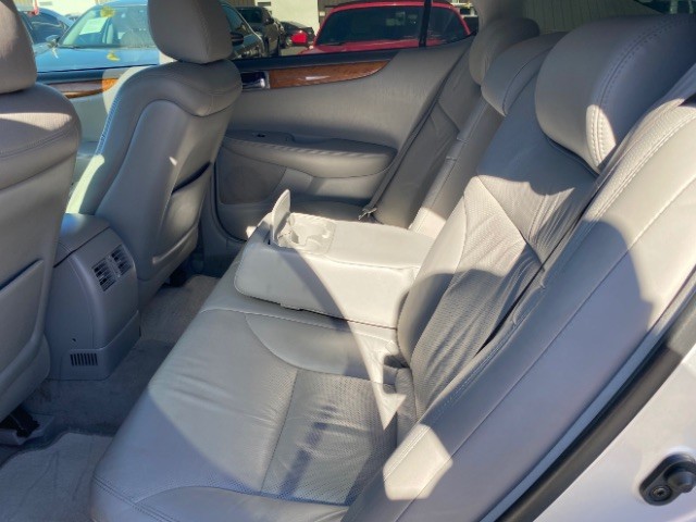 Lexus ES 330 Vehicle Full-screen Gallery Image 07