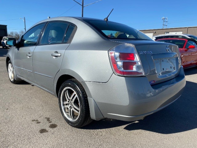 Nissan Sentra Vehicle Full-screen Gallery Image 04