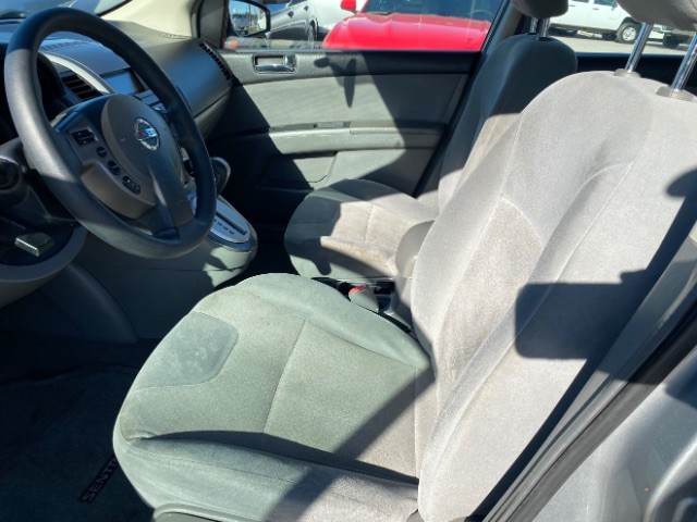 Nissan Sentra Vehicle Full-screen Gallery Image 08