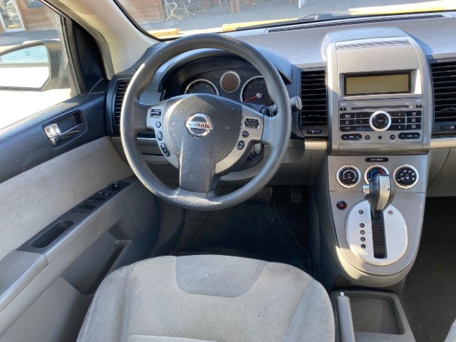 Nissan Sentra Vehicle Full-screen Gallery Image 11