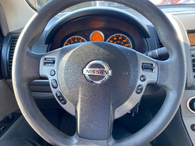 Nissan Sentra Vehicle Full-screen Gallery Image 13