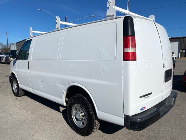 Chevrolet Express Cargo Van Vehicle Full-screen Gallery Image 04