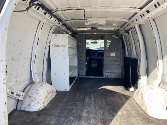 Chevrolet Express Cargo Van Vehicle Full-screen Gallery Image 06