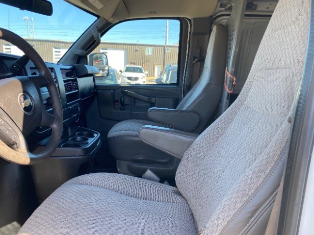 Chevrolet Express Cargo Van Vehicle Full-screen Gallery Image 07