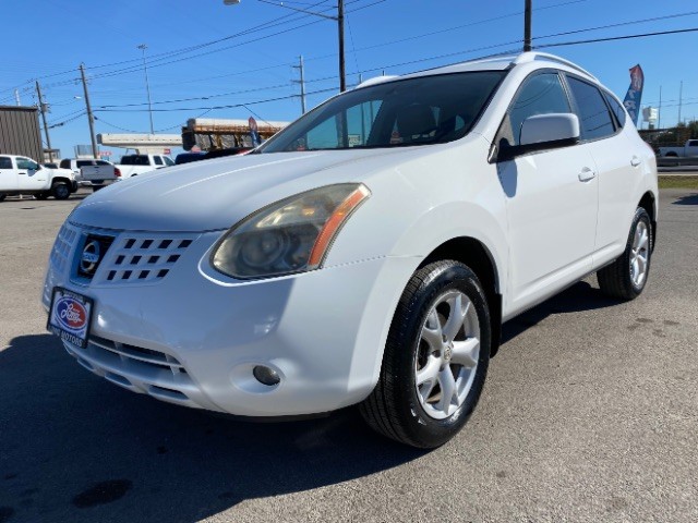 Nissan Rogue Vehicle Full-screen Gallery Image 03