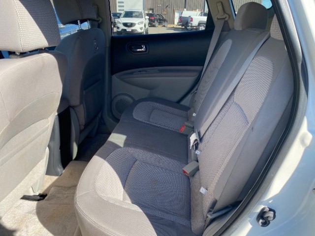 Nissan Rogue Vehicle Full-screen Gallery Image 07