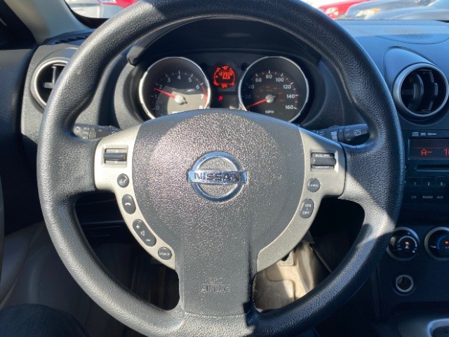 Nissan Rogue Vehicle Full-screen Gallery Image 13