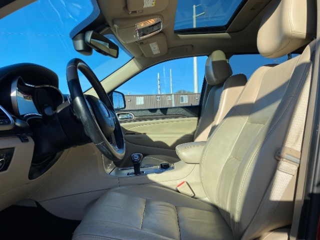 Jeep Grand Cherokee Vehicle Full-screen Gallery Image 09