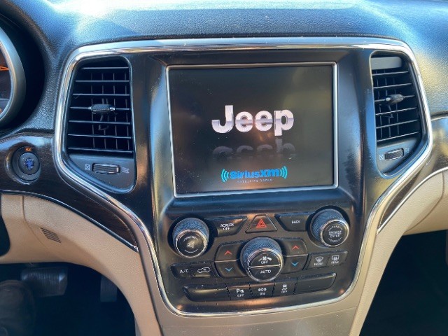 Jeep Grand Cherokee Vehicle Full-screen Gallery Image 13