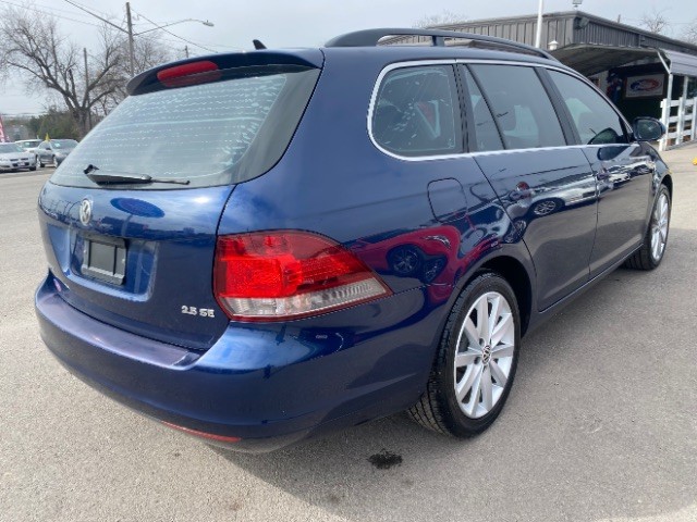 Volkswagen Jetta SportWagen Vehicle Full-screen Gallery Image 05