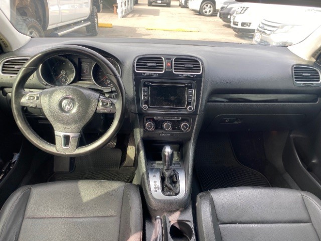 Volkswagen Jetta SportWagen Vehicle Full-screen Gallery Image 06