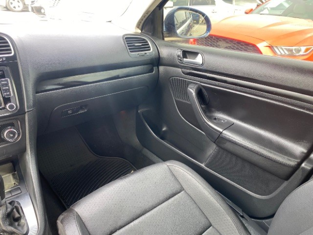 Volkswagen Jetta SportWagen Vehicle Full-screen Gallery Image 10