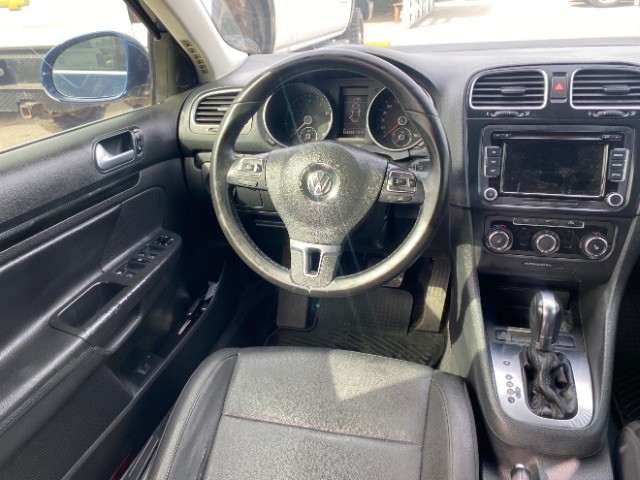 Volkswagen Jetta SportWagen Vehicle Full-screen Gallery Image 11