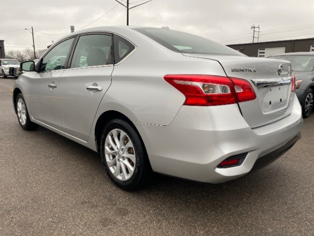 Nissan Sentra Vehicle Full-screen Gallery Image 04