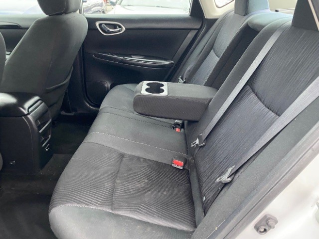 Nissan Sentra Vehicle Full-screen Gallery Image 07