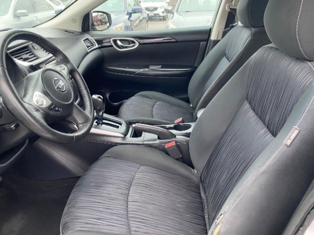 Nissan Sentra Vehicle Full-screen Gallery Image 08