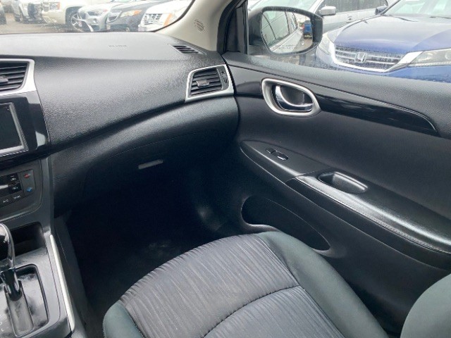 Nissan Sentra Vehicle Full-screen Gallery Image 10