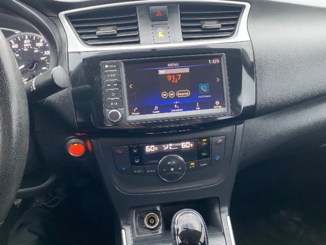 Nissan Sentra Vehicle Full-screen Gallery Image 12