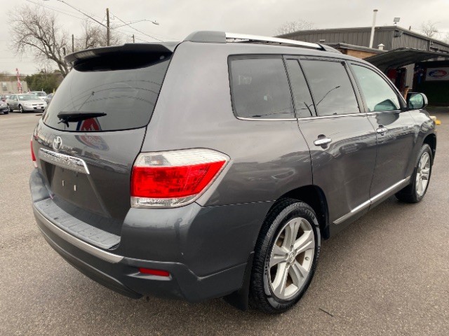 Toyota Highlander Vehicle Full-screen Gallery Image 05