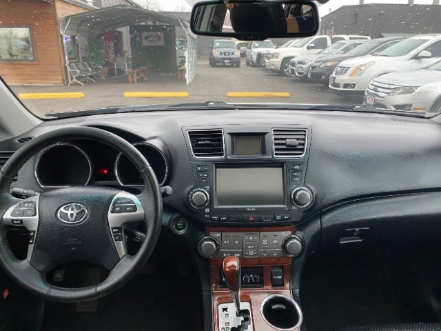 Toyota Highlander Vehicle Full-screen Gallery Image 06