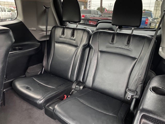 Toyota Highlander Vehicle Full-screen Gallery Image 07