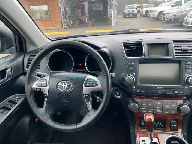 Toyota Highlander Vehicle Full-screen Gallery Image 12
