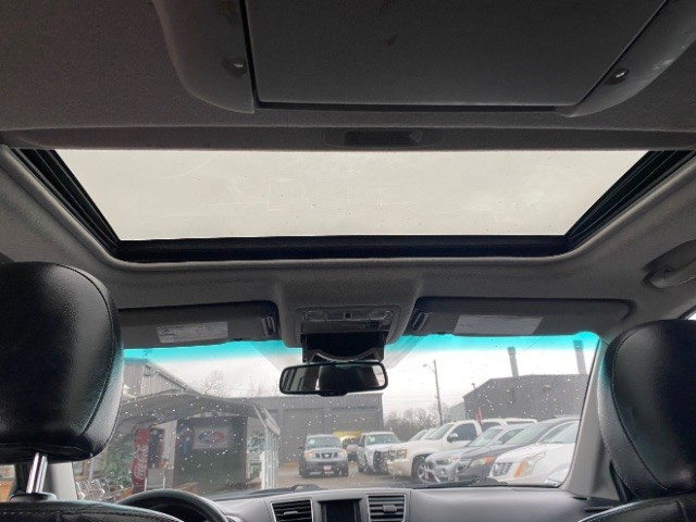 Toyota Highlander Vehicle Full-screen Gallery Image 13