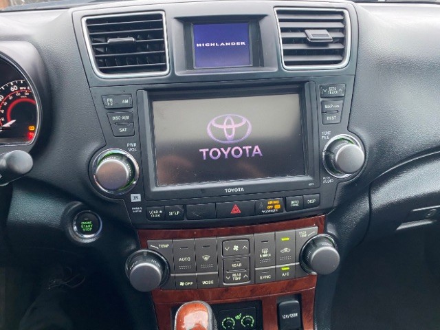 Toyota Highlander Vehicle Full-screen Gallery Image 14