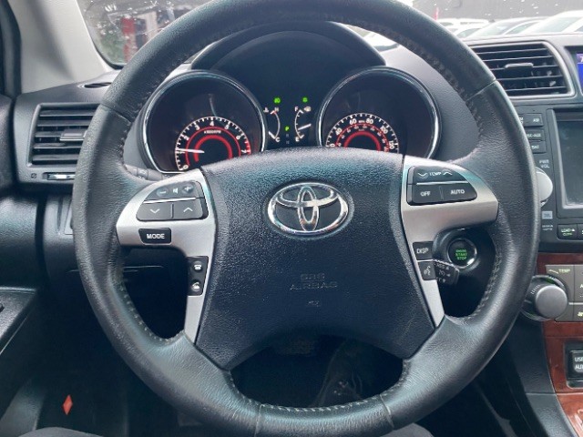 Toyota Highlander Vehicle Full-screen Gallery Image 16