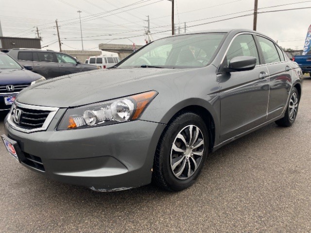 Honda Accord Sedan Vehicle Full-screen Gallery Image 03