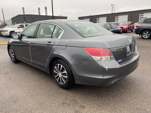 Honda Accord Sedan Vehicle Full-screen Gallery Image 04