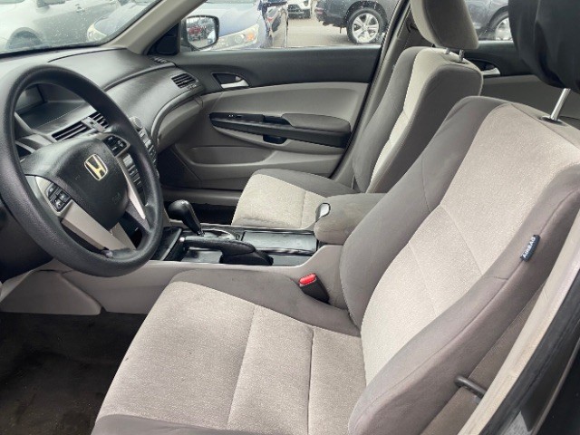 Honda Accord Sedan Vehicle Full-screen Gallery Image 08