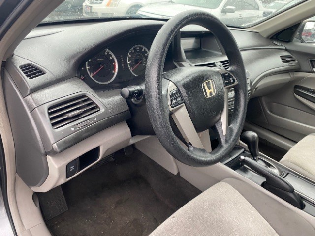 Honda Accord Sedan Vehicle Full-screen Gallery Image 09