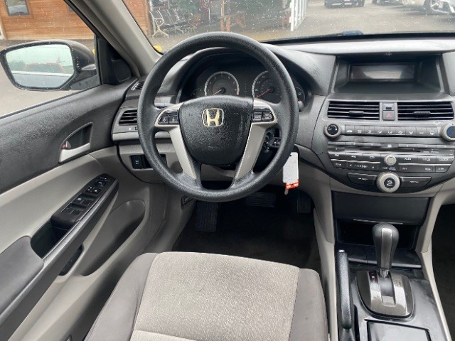 Honda Accord Sedan Vehicle Full-screen Gallery Image 11