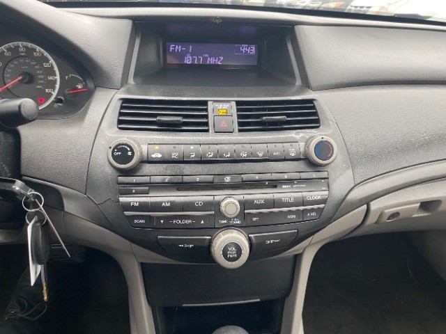 Honda Accord Sedan Vehicle Full-screen Gallery Image 12