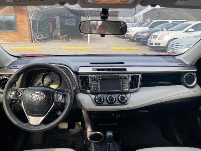 Toyota RAV4 Vehicle Full-screen Gallery Image 06