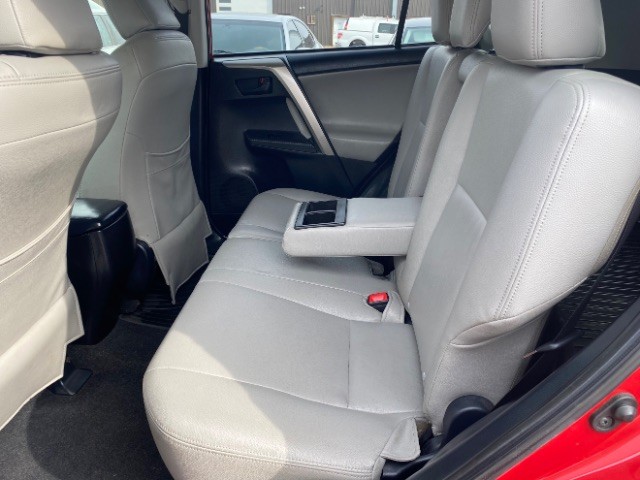 Toyota RAV4 Vehicle Full-screen Gallery Image 07