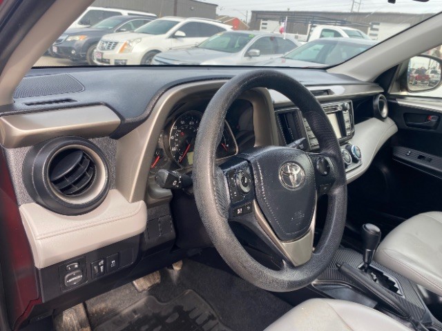 Toyota RAV4 Vehicle Full-screen Gallery Image 09