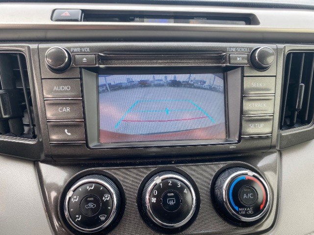 Toyota RAV4 Vehicle Full-screen Gallery Image 13