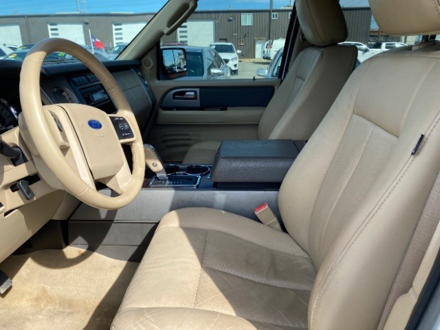 Ford Expedition EL Vehicle Full-screen Gallery Image 09