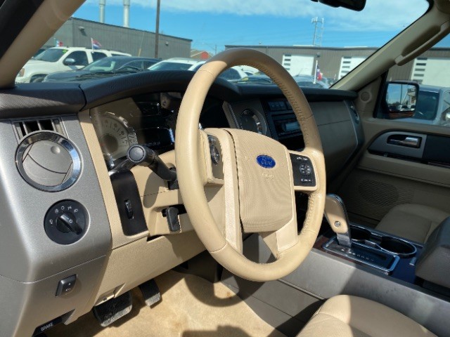 Ford Expedition EL Vehicle Full-screen Gallery Image 10