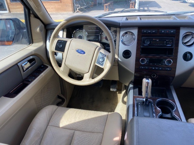 Ford Expedition EL Vehicle Full-screen Gallery Image 12