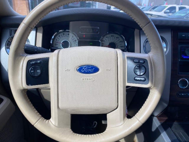 Ford Expedition EL Vehicle Full-screen Gallery Image 14