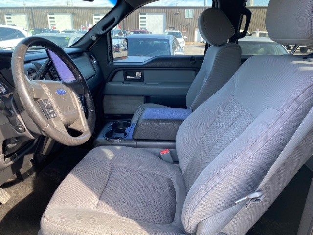 Ford F-150 Vehicle Full-screen Gallery Image 08