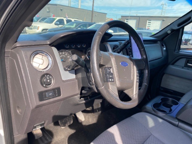 Ford F-150 Vehicle Full-screen Gallery Image 09