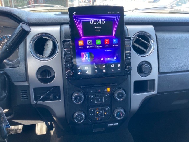 Ford F-150 Vehicle Full-screen Gallery Image 12