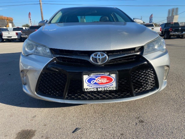 Toyota Camry Vehicle Full-screen Gallery Image 02