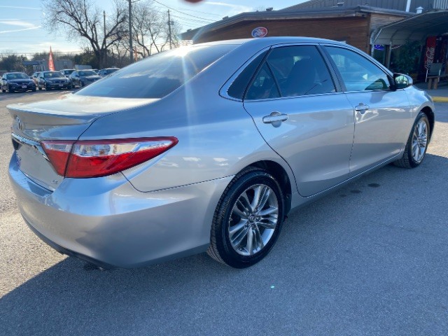 Toyota Camry Vehicle Full-screen Gallery Image 05